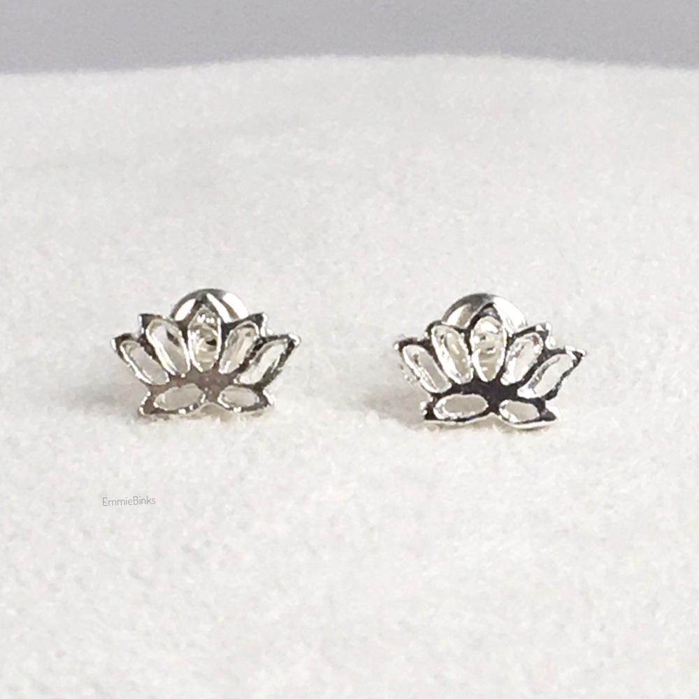 New Urban Outfitters Stainless Steel Lotus Flower Stud Earrings Dainty